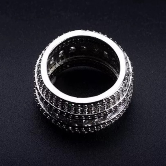 NEW LUXURY BAND 925 STERLING SILVER DIAMOND RING, CUTE RING, SHINY RING. - Picture 5 of 5